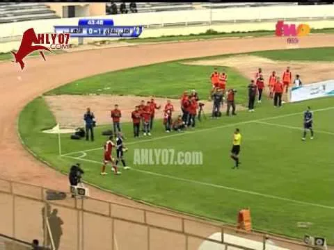 اشتباك بين وائل جمعة واحمد عيد عبد الملك لاعب اهلي بني غازي