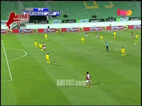 مدافع يانج افريكانز ينقذ فرصة خطيرة من عمرو جمال ورد فعل بدلاء الاهلي