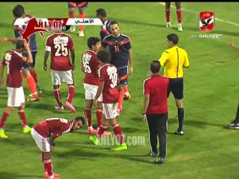 اشتباك بين لاعبي الأهلي والشمس في التجربة الودية 