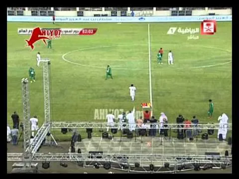 مسخرة وكوميديا اطفال يقتحمون الملعب رايح جاي في مباراة نجوم العالم ومنتخب السعودية