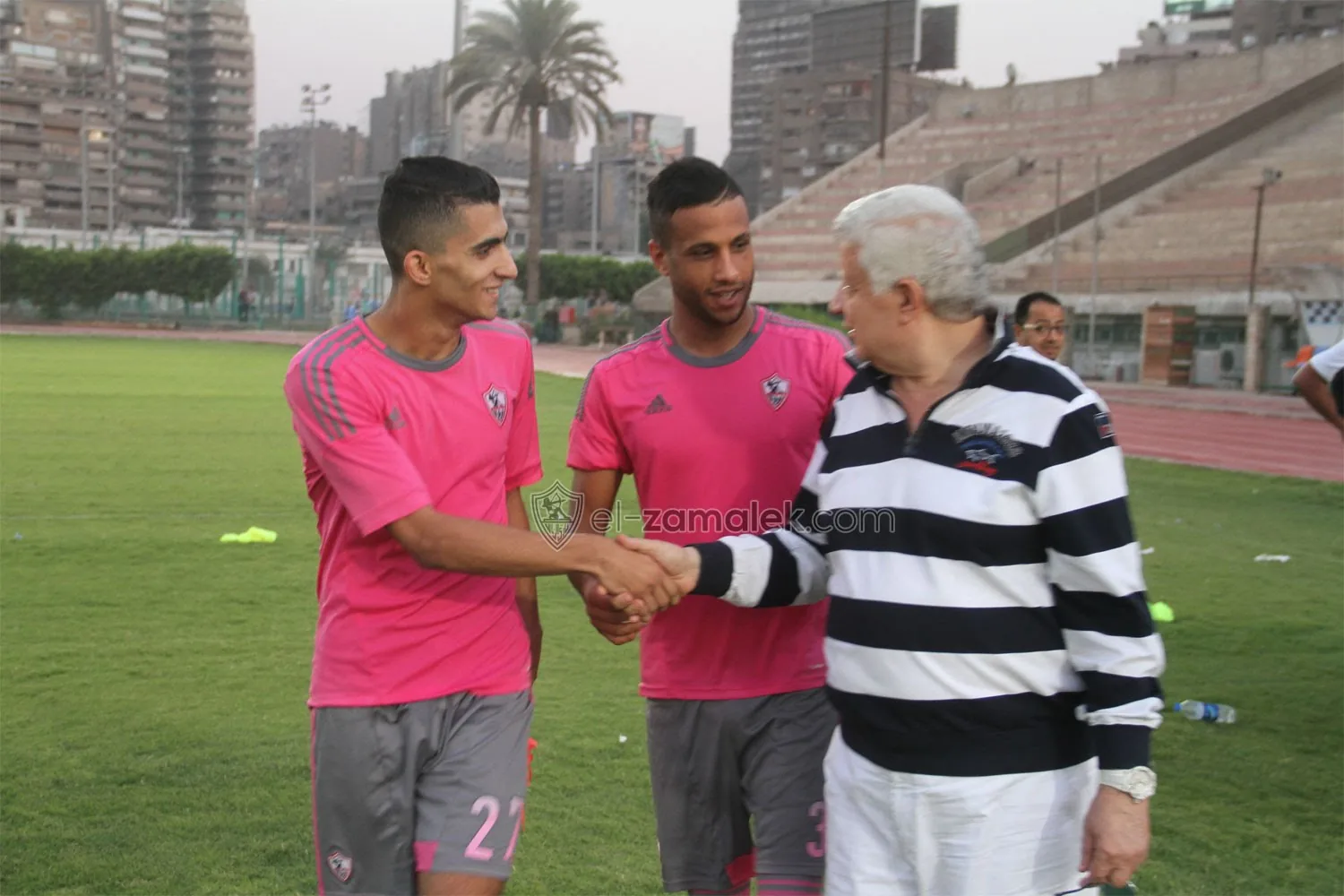 شاهد فيديو الموقع الرسمي للزمالك يرد على امتلاء ستاد التتش بالجماهير عن طريق جمهور الزمالك