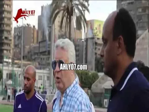 شاهد مسخرة مرتضى منصور يذكر الأهلي 10 مرات في جلسته مع لاعبو الزمالك