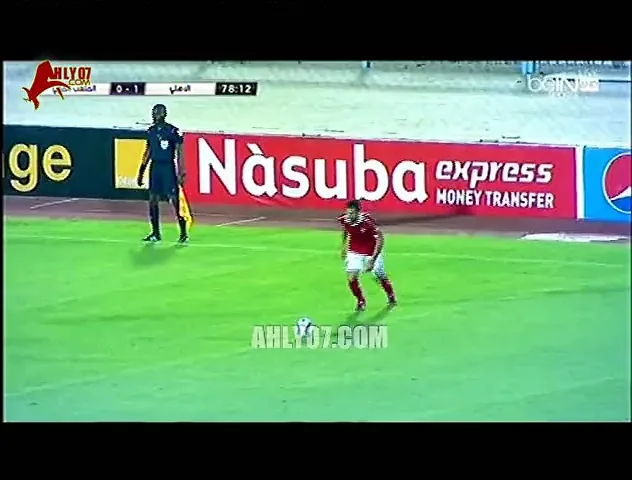 شاهد تحية عمرو جمال الى زميل الدكة احمد عبد الظاهر بعد احرازه لهدف في الملعب المالي