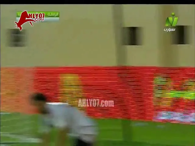شاهد مرمطة كريم نيدفيد لاعب الأهلي للاعبو الزمالك في الشوط الأول