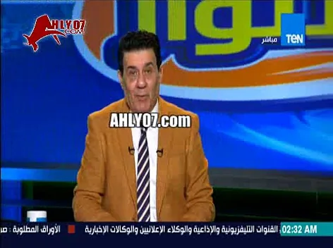 شوف تهييس مدحت شلبي على الهواء بسبب السهر بعد الفجر