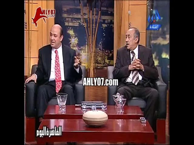 شاهد مجلس الأهلي السابق بماذا رد عند سؤاله عن مرتضى منصور وكيف تصرف محمد عبد الوهاب على الهواء 2005