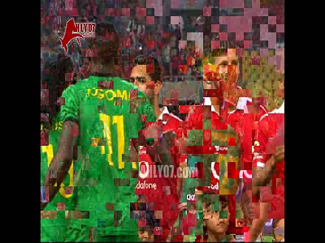 شاهد ما لم يذاع على التلفزيون جمهور الاهلي يشعل أجواء مباراة يانج افريكانز أثناء نزول اللاعبين