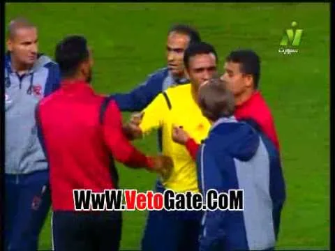 شاهد لحظات طرد رمضان صبحي بين شوطي انبي والأهلي وانفعال اللاعب بسبب القرار