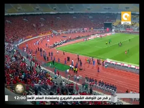 ستاد افريقيا: صرخات جماهير الأهلي تهز ملعب برج العرب .. ونجوم التحليل الرياضي يغنون "التالتة شمال"