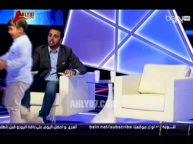شاهد ابو تريكة يلاعب طفل في بي ان سبورت بالكرة داخل الاستوديو