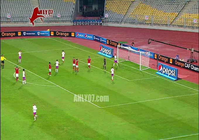 شاهد فرصة تهديف أكيدة يهدرها وليد سليمان ودهشة الجميع من ضياعها في مباراة الوداد