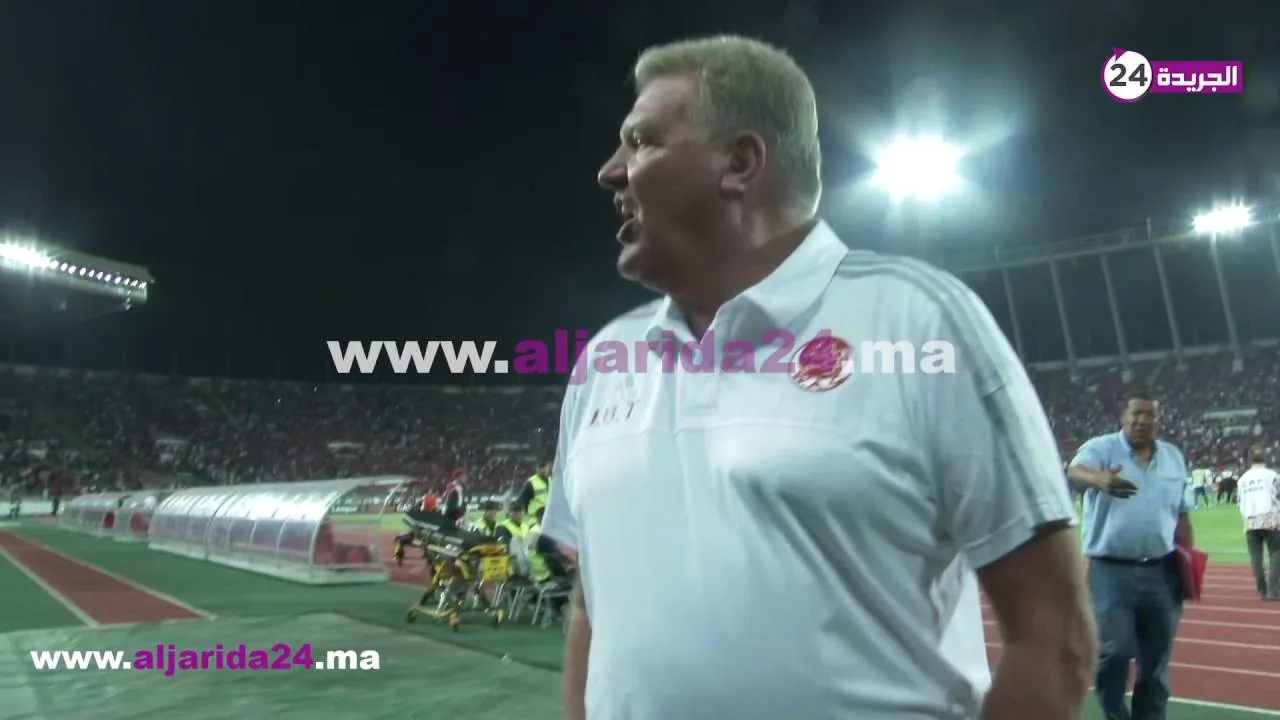 شاهد فوز الأهلي يشعل جماهير الوداد وتجعل المدرب يقوم بالسباب ضدهم