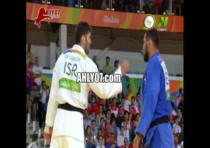 شاهد لاعب مصر اسلام الشهابي يرفض السلام او الانحناء امام اللاعب الاسرائيلي في الجودو ورد فعل الملعب