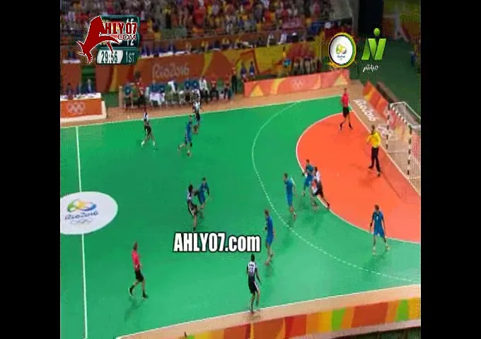 هل بصق مدرب منتخب مصر لليد على لاعب المنتخب  ام لم يقصد؟