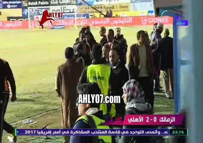 شاهد خناقة دكة واجهزة الأهلي والزمالك من كاميرا خاصة واشتباك بالايدي بين محمد ابراهيم ومؤمن زكريا
