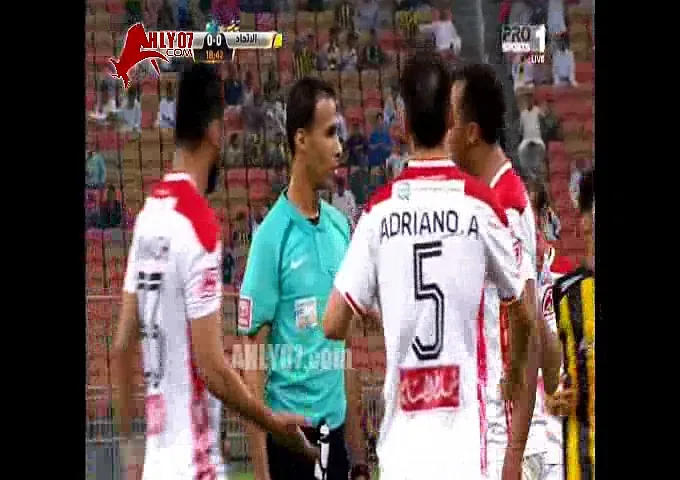 شاهد مسخرة محمود كهربا يحصل على ضربة جزاء بمهارة فائقة في الدوري السعودي ويقلد السوبر المصري بتسديدها بالعافية ولكن يتم الرفض