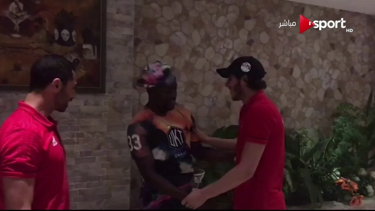 شاهد زيارة ايفونا لمعسكر المنتخب المصري في الجابون ومسخرة علي جبر انت بتضحك على ايه