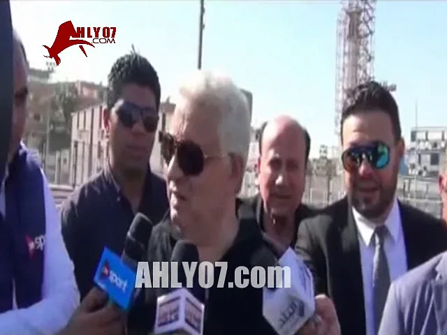 شاهد مرتضى منصور يسب عضو مجلس ادارة الأهلي انت شايب وامك تستحق الشتيمة