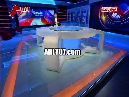 شاهد كريم شحاتة بيمرمط بكرامة مرتضى منصور الأرض انت خربت الفريق ومش عارفين حتى ناخد المركز التاني وانا مبخافش منك زي باقي الاعلاميين وكفاية انت دمرت الالعاب كلها  ابعد عن الفرق