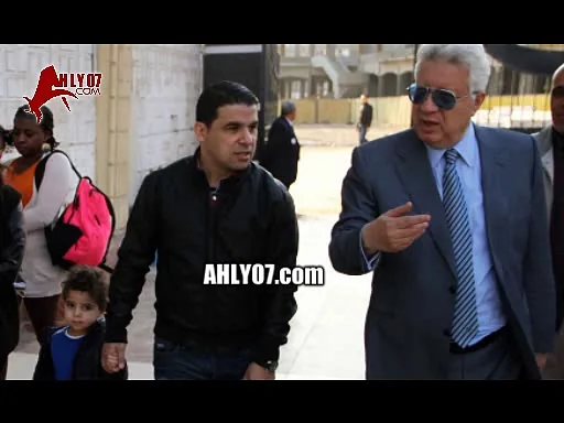 شاهد خالد الغندور بيمرمط مرتضى منصور على الهواء صارخا كفاية سيرة امهات واهانة حازم وبتتريق على اشكال الناس وبتزعل لما حد يكلمك وخليت زامورا قمار وخمرة وبتحترم الاهلاوية ومبتحترمش الزمالكاوية