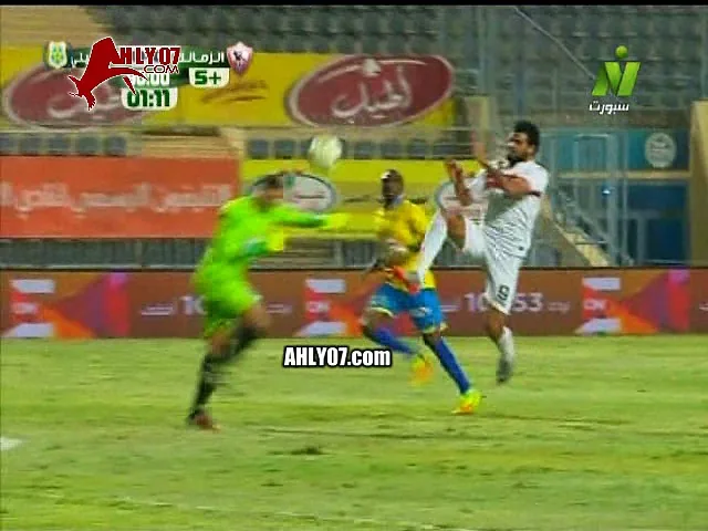 شاهد بكل روح رياضية لاعبو الزمالك يرفضون ارجاع الكرة الى الاسماعيلي بعد الاصابة وسط صافرات استهجان