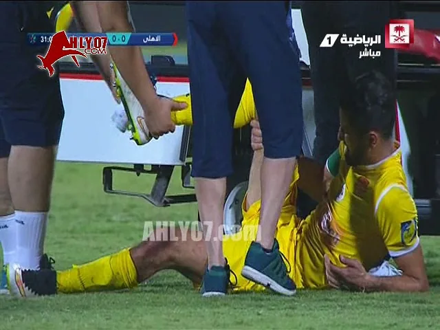 شاهد تعليق مذيع القناة السعودية التاريخي أثناء مباراة الأهلي ونصر حسين : اذا الطفل بدأ وهو صغير أهلاوي فالأمراض النفسية بعيدة عنه والسكر والضغط بعيد عنه فالأهلي يساعد على صحة أفضل