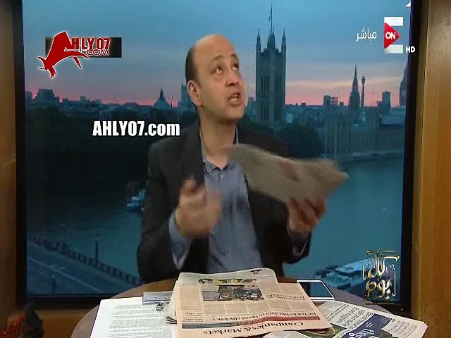 فيديو تاريخي مسخرة عمرو أديب يعلن انتحاره على الهوا بعد هزيمة الزمالك من الأهلي ومسخرة عايز عملية تحولني اهلاوي واللعيبة بتهرب مننا
