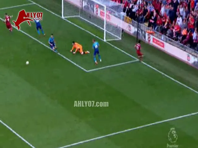 شاهد محمد صلاح يهدر فرصة ولا أغرب امام بيتر تشيك من انفراد كامل كاد يزيد به اهداف ليفربول امام ارسنال