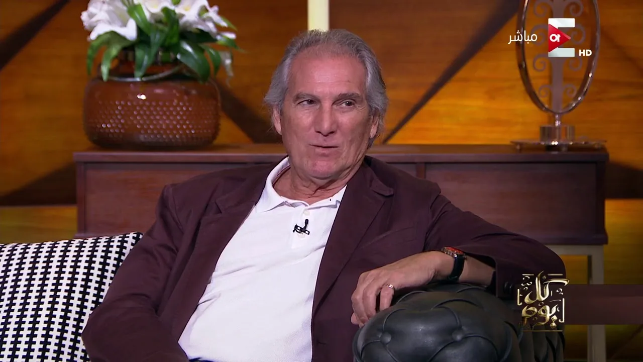 مسخرة السنين فيديو مسخرة وتاريخي رد فعل عمرو أديب على الهواء اثناء مشاهدة الستة واحد عالهوا في وجود مانويل جوزيه