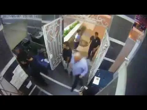 شاهد فيديو لحظة اقتحام احمد سليمان نادي الزمالك بالبلطجية حسب كلام الزمالك عن الواقعة