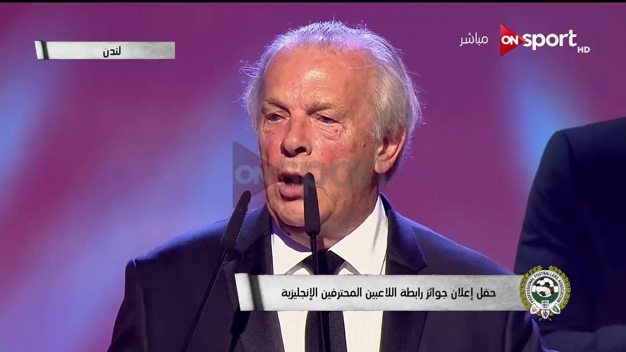شاهد لحظة اعلان محمد صلاح الفوز بجائزة أفضل لاعب في انجلترا 2018